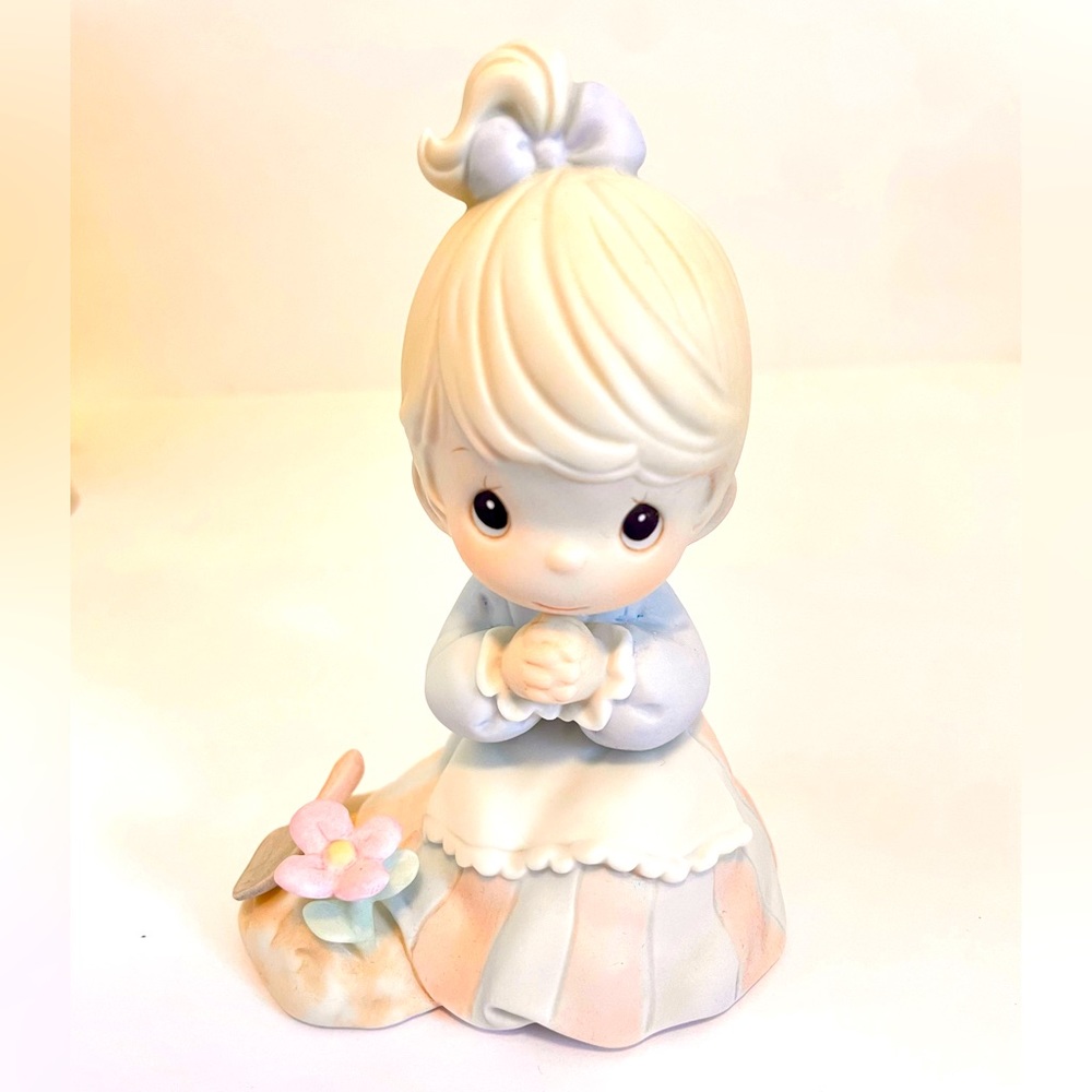 Vintage 1992 Precious Moments Figurine Sowing the Seeds of Love
Gardening Theme